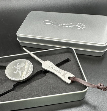 Piretti Commemorative Ball Marker & Divot Tool Set